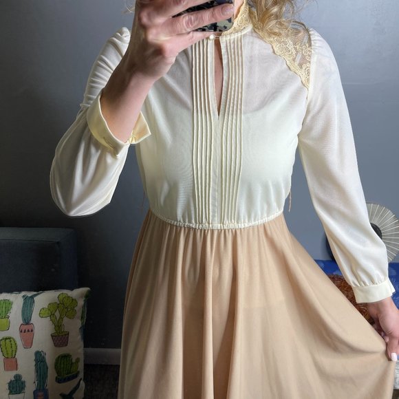 Vintage Dresses & Skirts - Vintage Cream Neutral Lace Collar Long SleeveDress